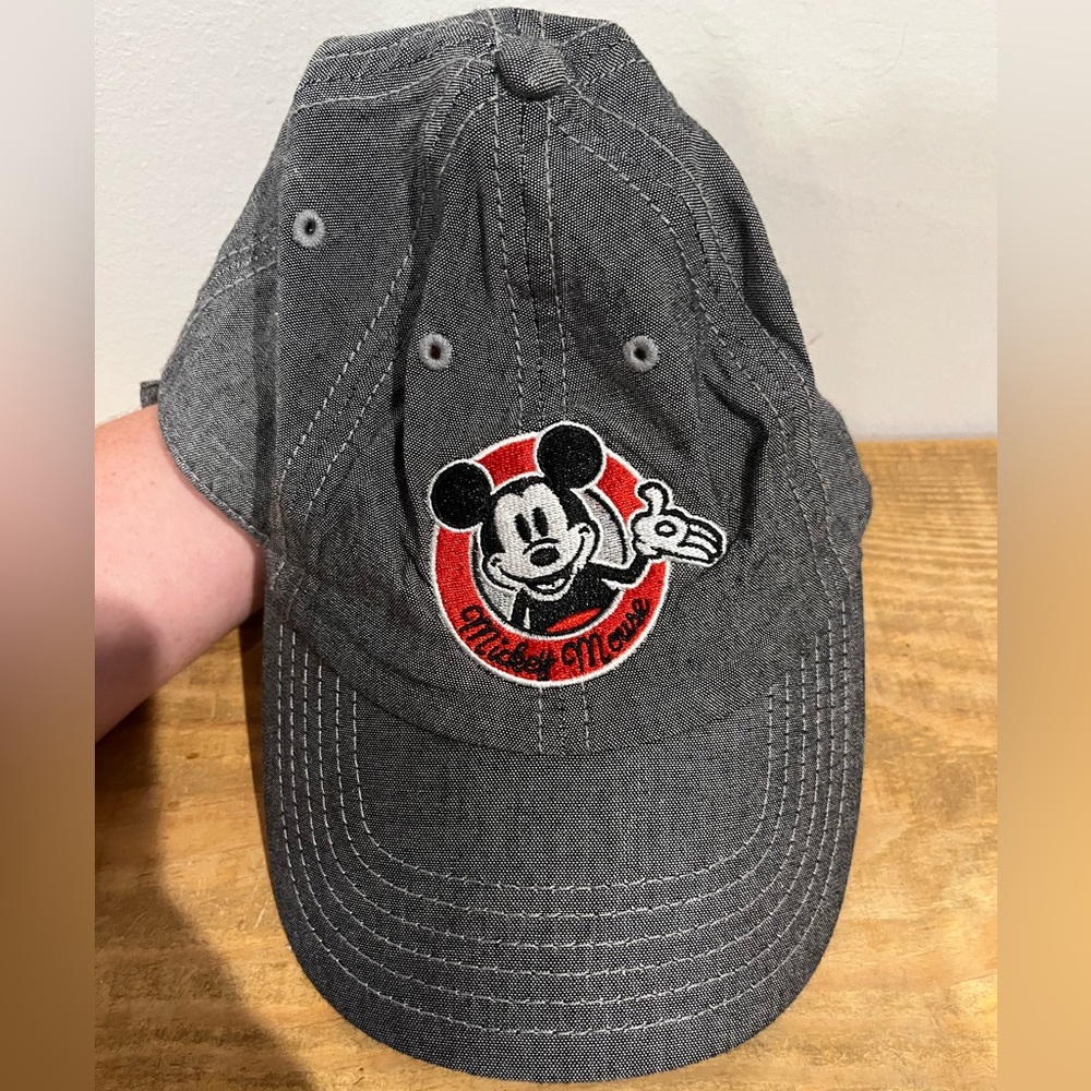 Disney VTG Mickey Mouse grey and red hat one‎ size fits most EUC